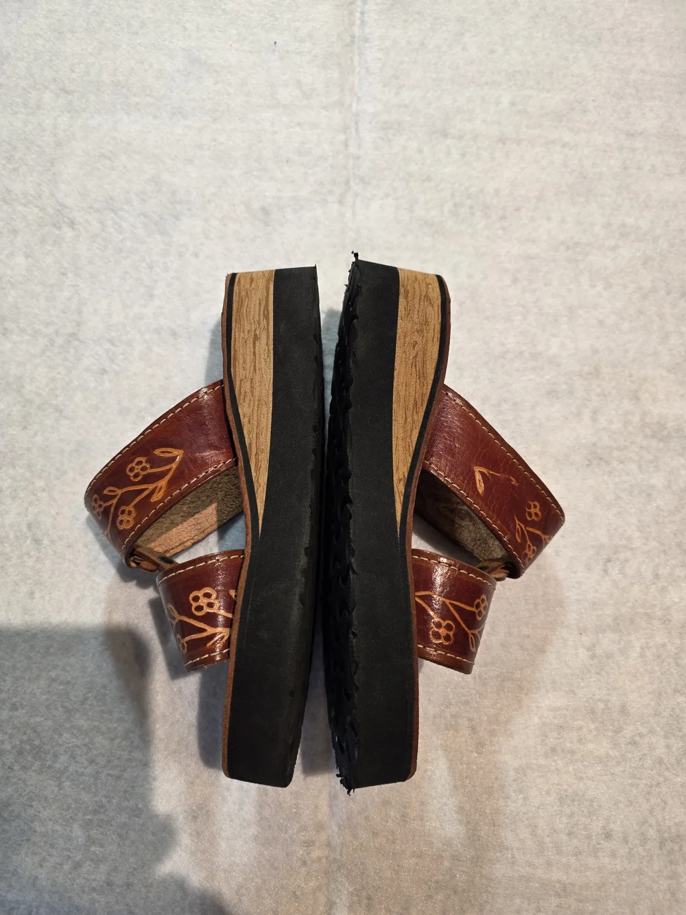 Women's Leather Sandals - Picture 3 of 6
